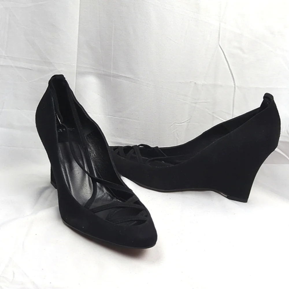 🆕🌿NICOLE FARHI SUEDE WEDGE SHOES🌿